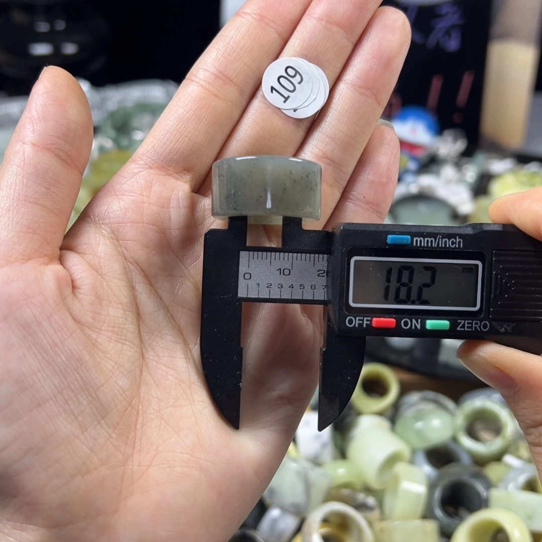 蛇纹石玉未镶嵌戒指