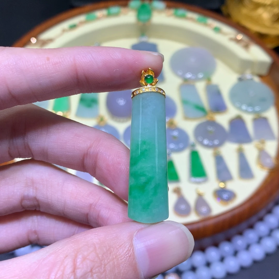 翡翠吊坠(不含链)18K金镶嵌