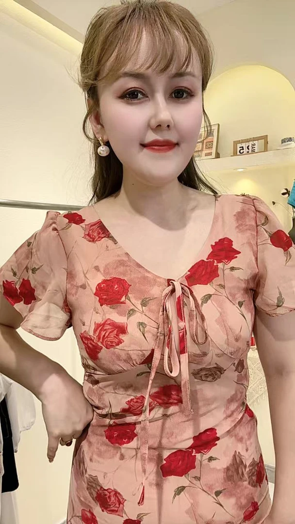 夏季花朵气质连衣裙