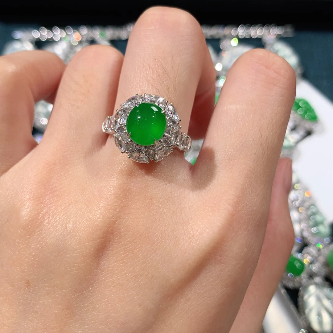 颈饰18K金镶嵌翡翠戒指