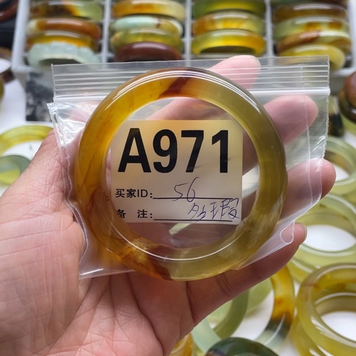 未镶嵌蛇纹石玉手镯哇*塞