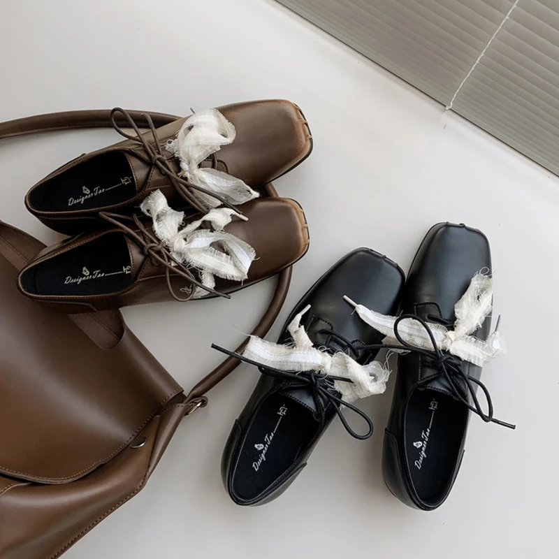 方头系带平底芭蕾舞鞋2025年春季新款设计感真皮粗跟单鞋女小皮鞋