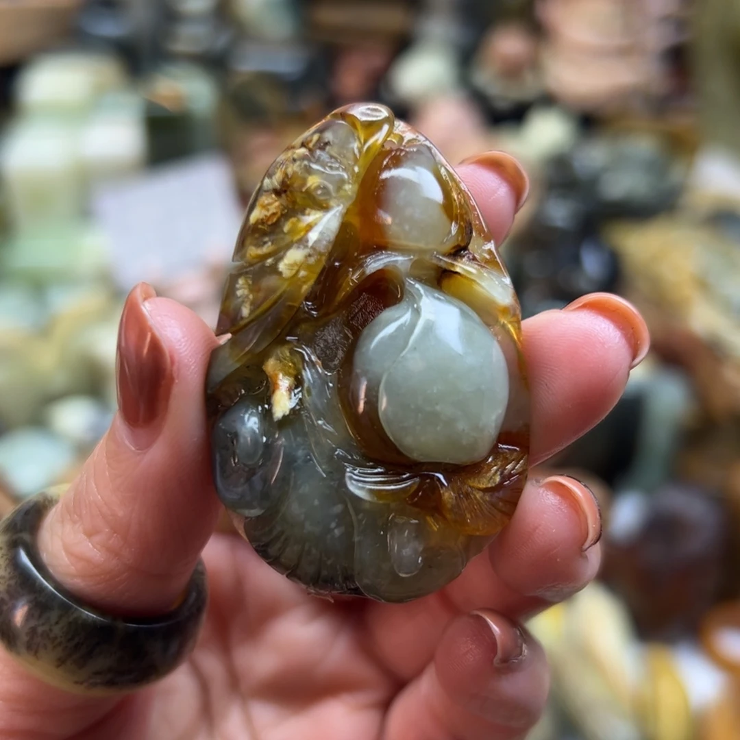 岫玉未镶嵌颈饰玉石王桃子