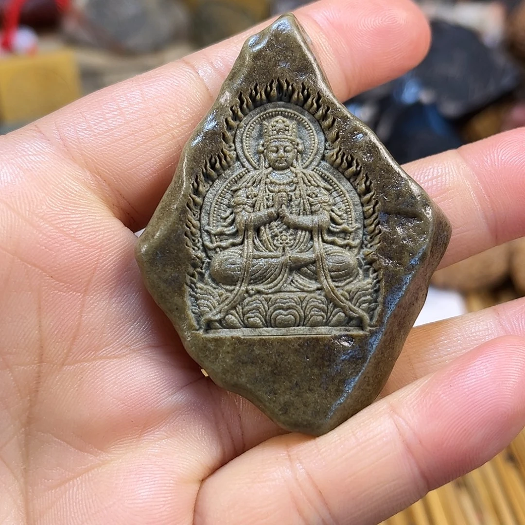 新疆原石雕刻手把件