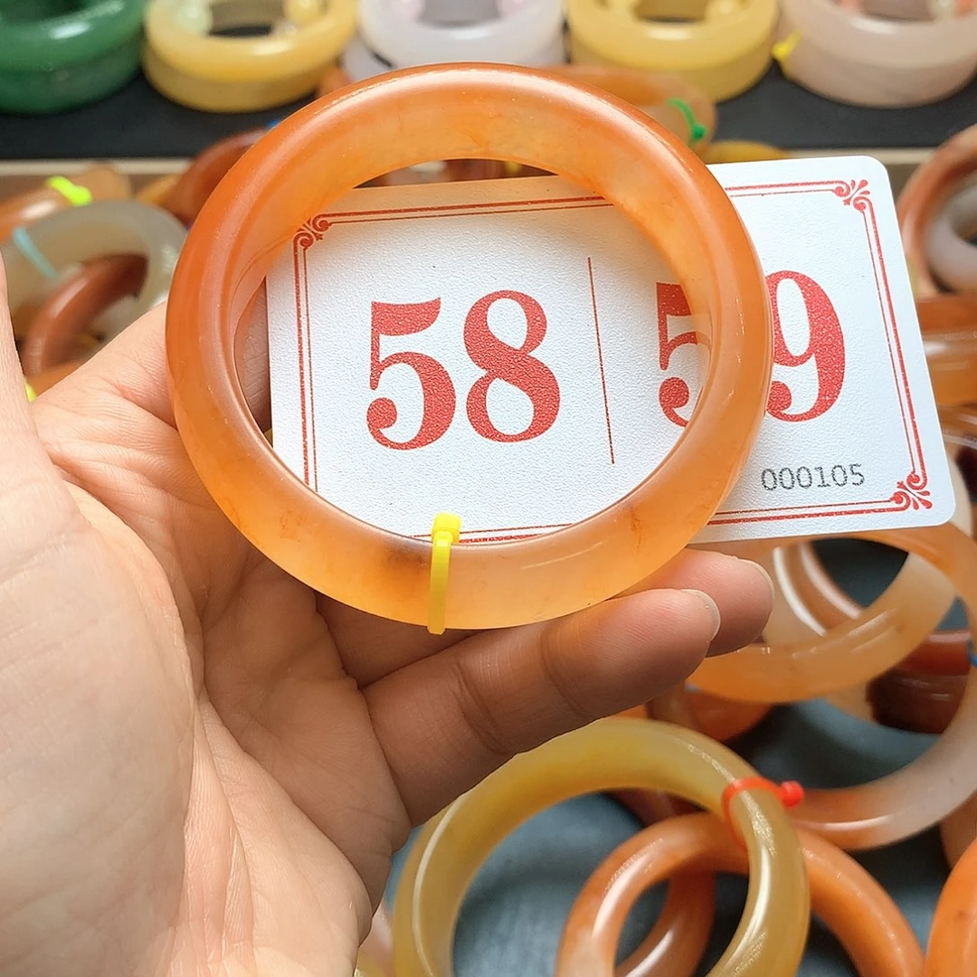 未镶嵌石英质玉（黄龙玉）手镯