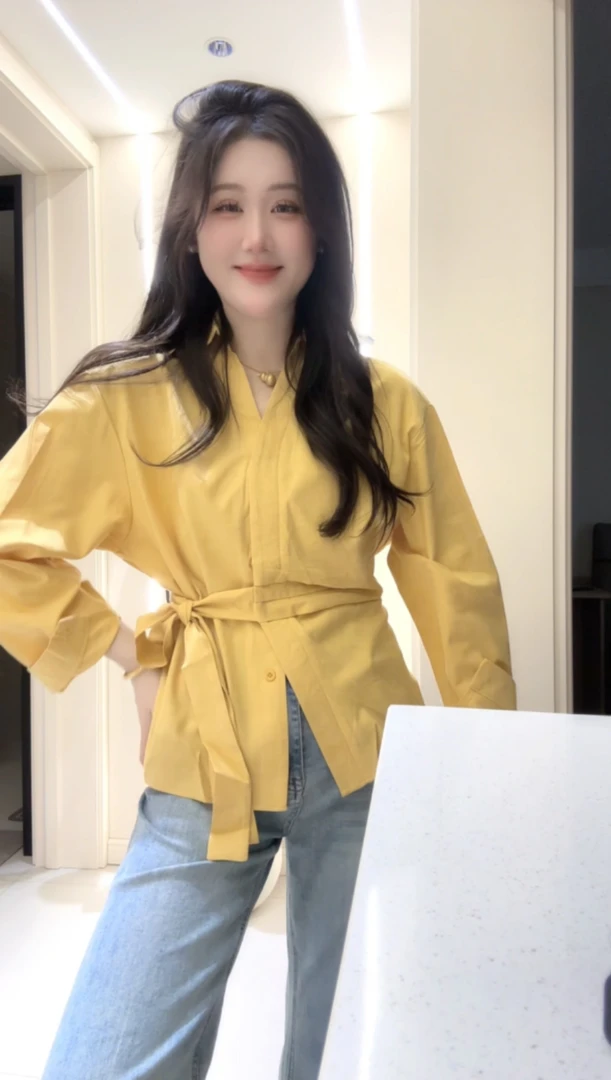 2025 秋季新款简约V领系腰带收腰衬衫女