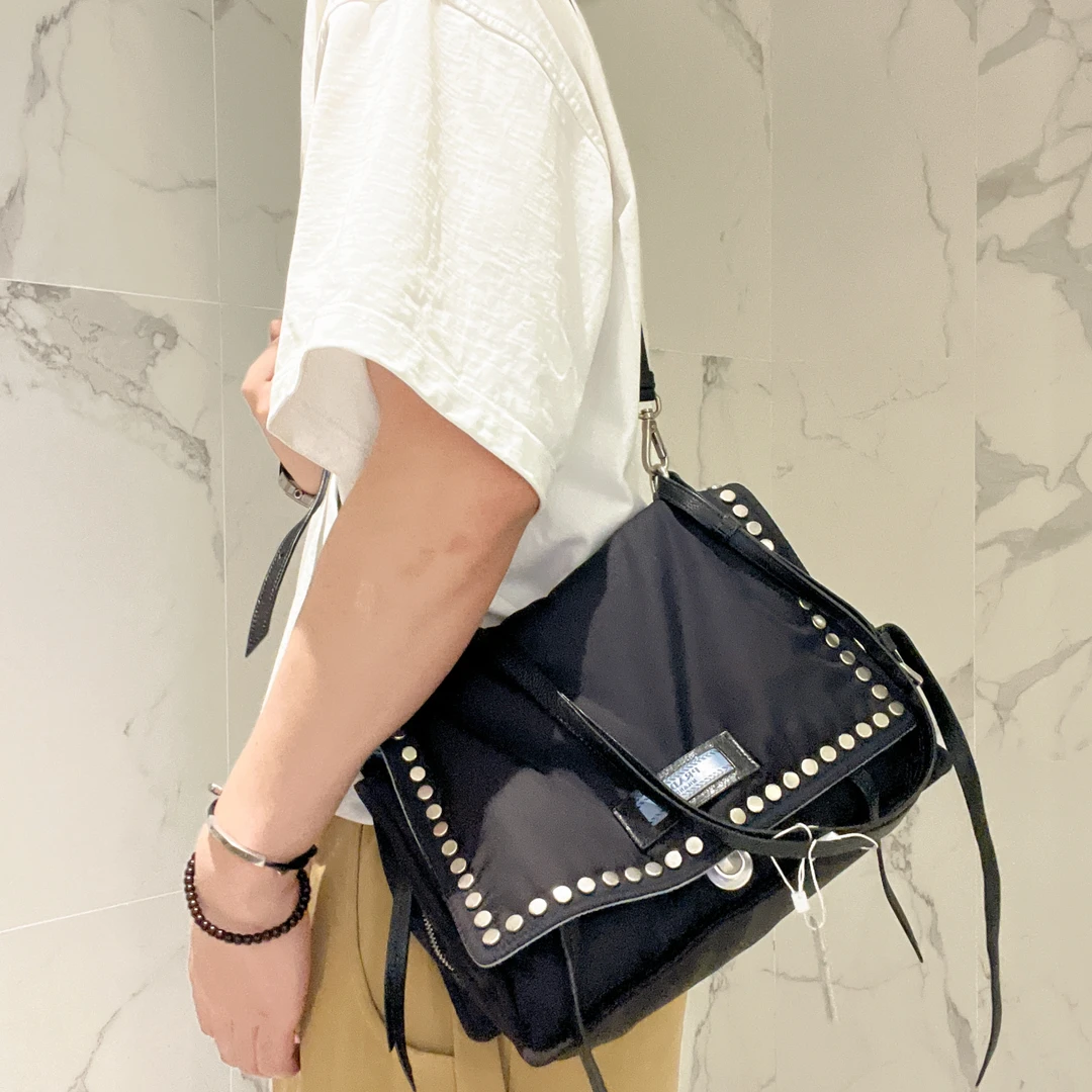 95新 Prada/普拉达 【涛】26 0641 铆钉单肩斜挎包