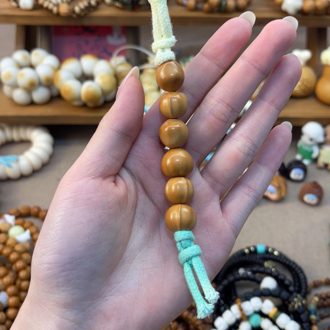 猴头核桃吊坠多宝手把件