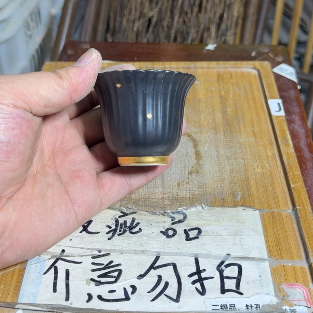 微瑕疵介意勿拍陶瓷器皿J71