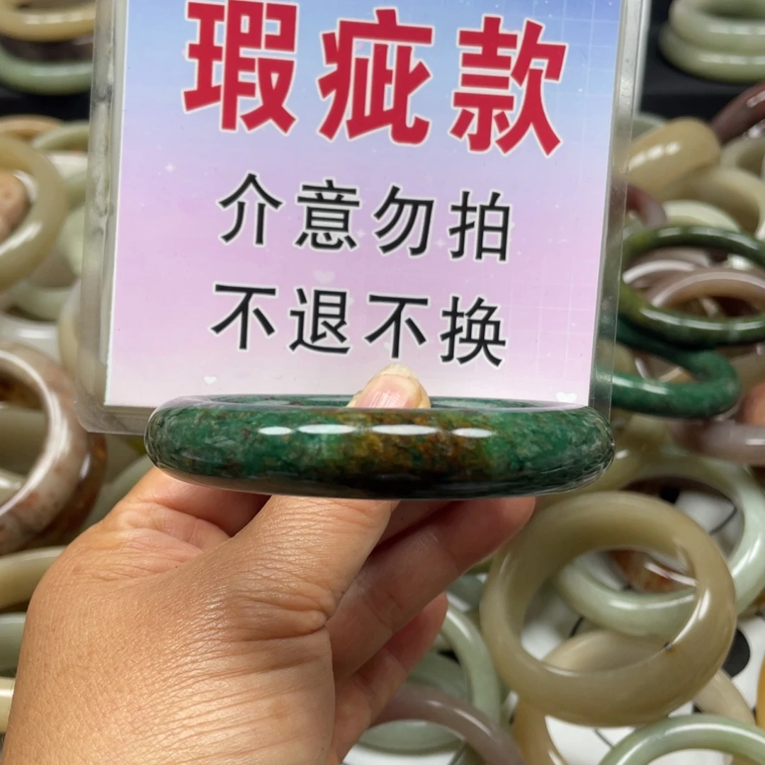 韩***姐石英质玉未镶嵌手镯