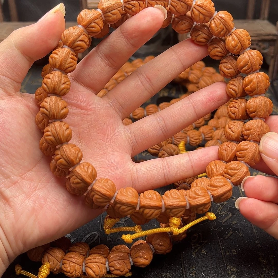 桃核吊坠小金豆手持