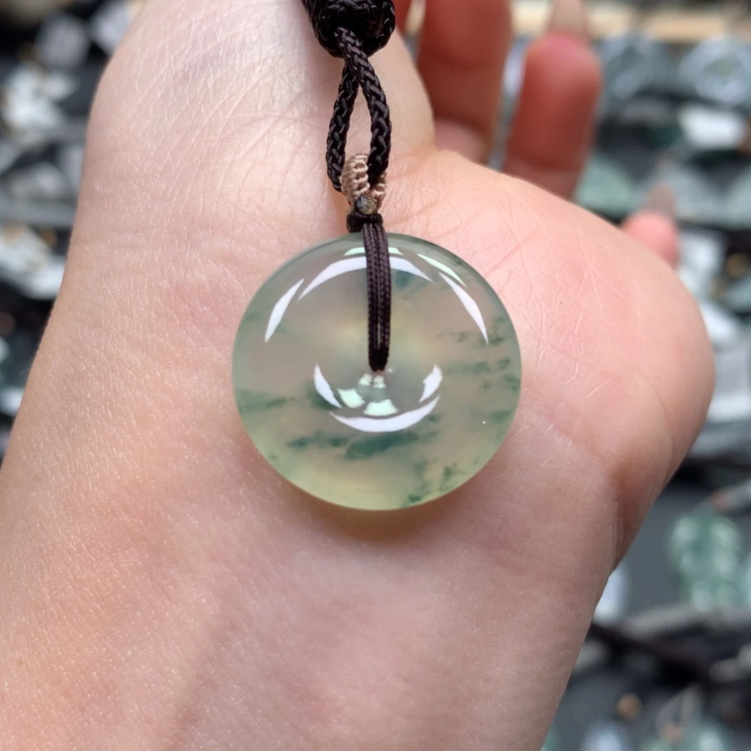 翡翠颈饰未镶嵌扣子