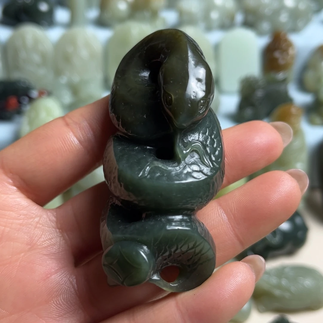 和田玉未镶嵌把件