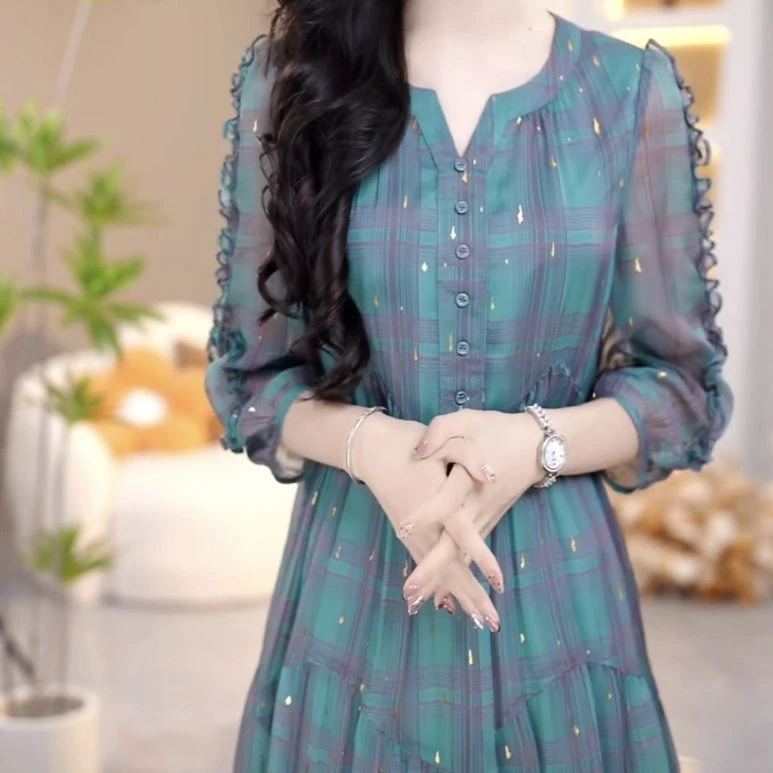 ①高档轻羽丝时尚格子连衣裙2025春季新款洋气减龄宽松遮肉显瘦裙