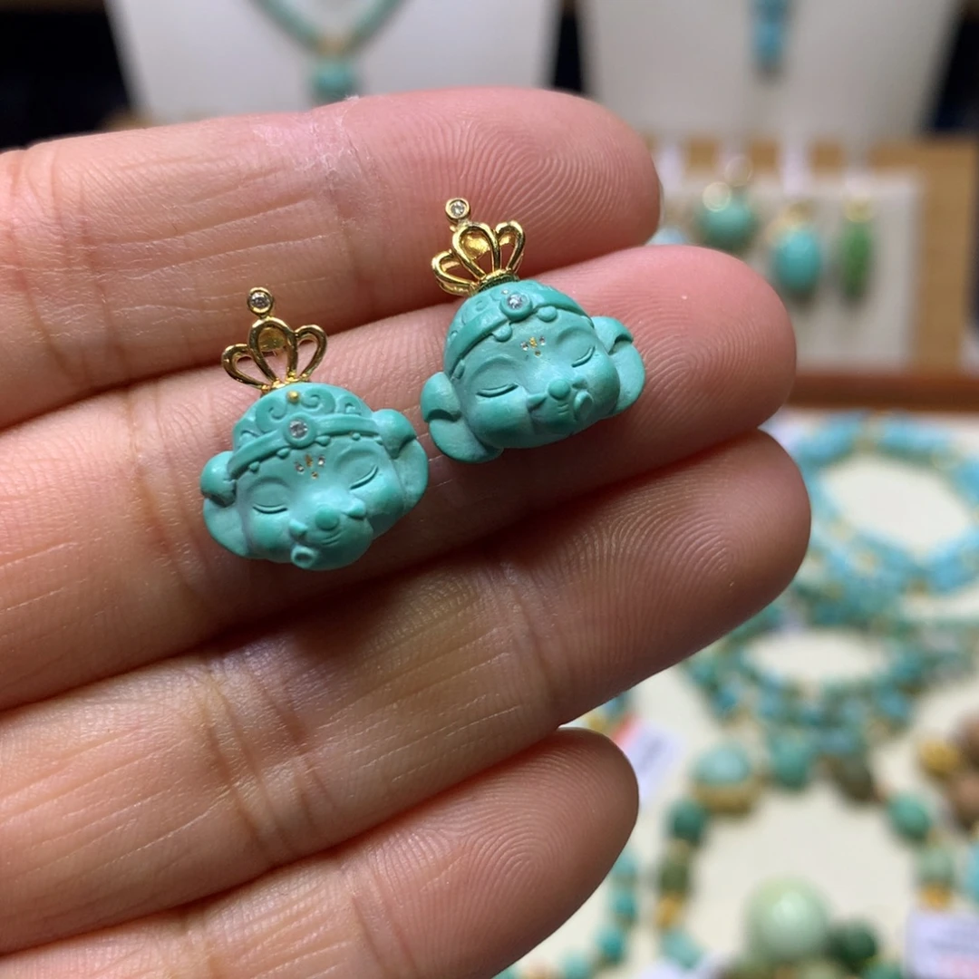 绿松石18K金镶嵌耳钉