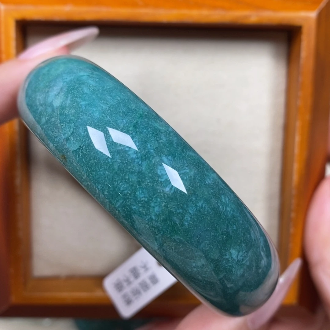 李***木硅化珊瑚（珊瑚玉）手镯未镶嵌58.3