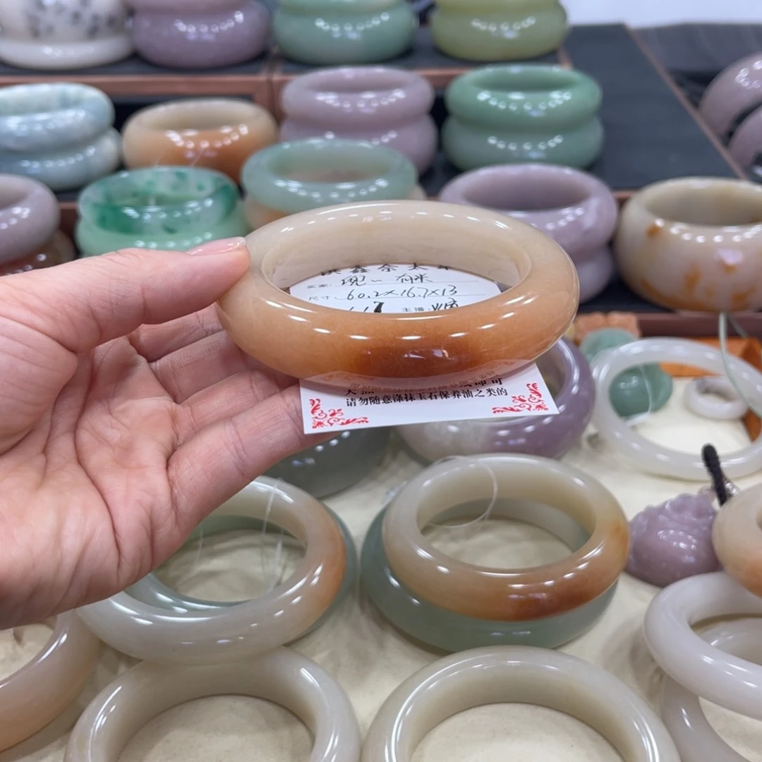 石英质玉我未镶嵌兜***?