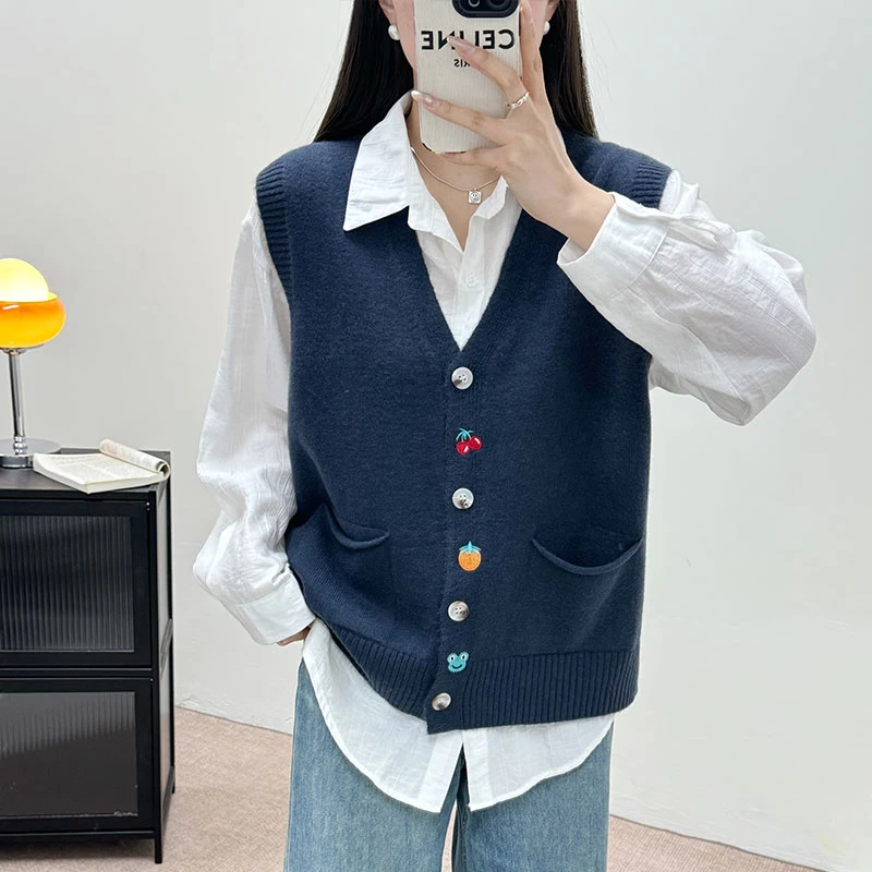 2025年春秋新款绣花无袖叠穿针织衫坎肩宽松马甲背心开衫女上衣潮