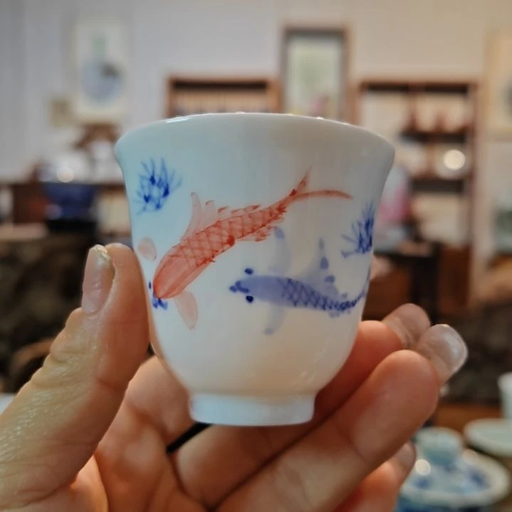 。景德镇手工手绘双鱼主人杯