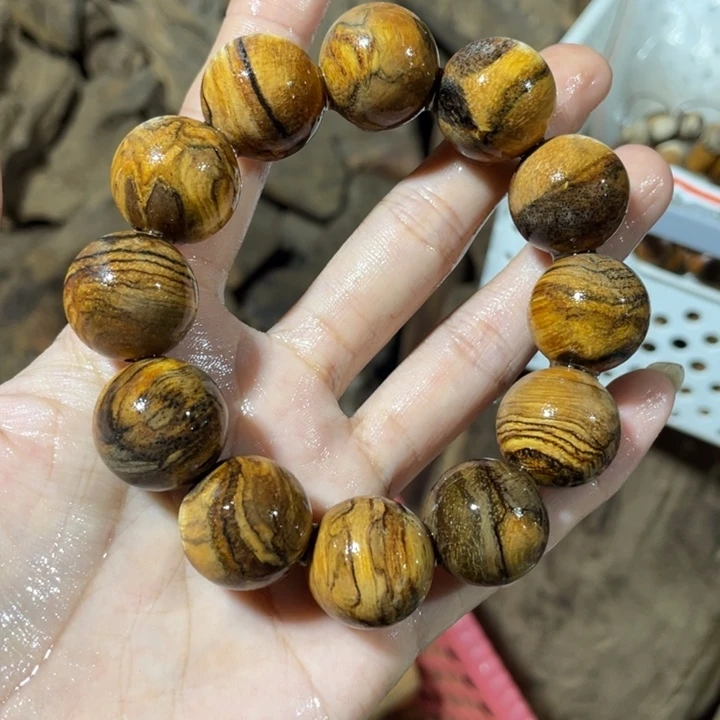 贡木其他用****0瑕疵的手串