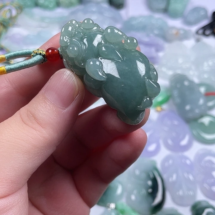 阀***玲翡翠未镶嵌颈饰皮休
