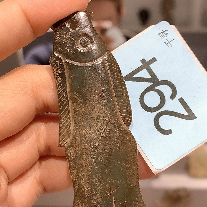 和田玉未镶嵌把件