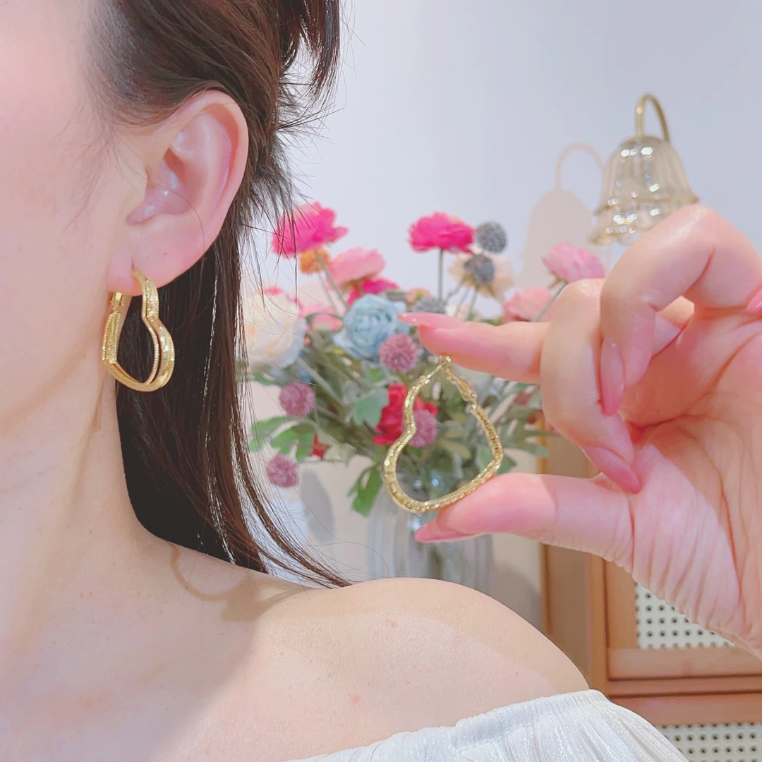 欧美时尚复古轻奢镂空爱心小众设计感个性耳圈-423