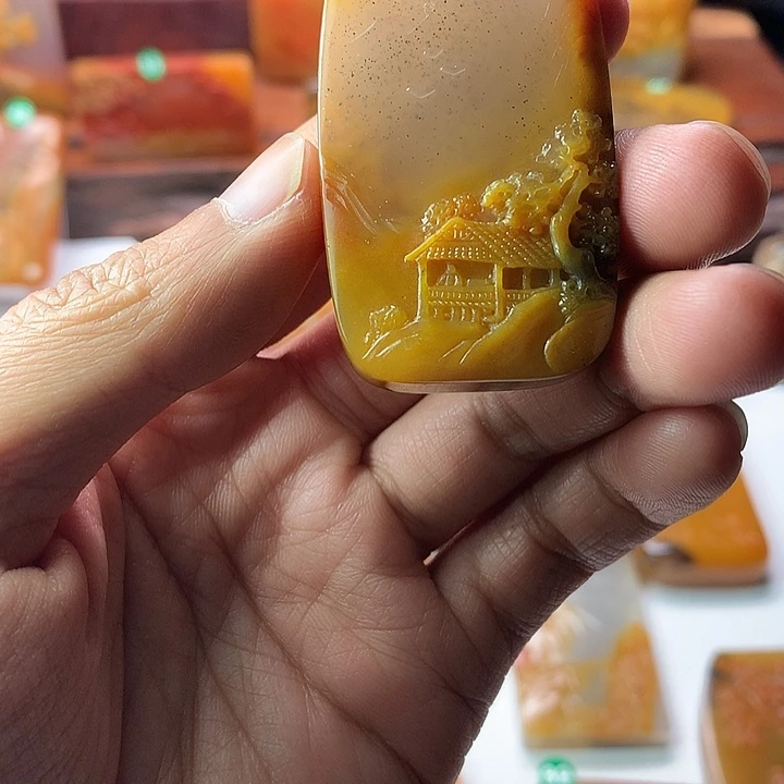 石英质玉（黄龙玉）未镶嵌挂件