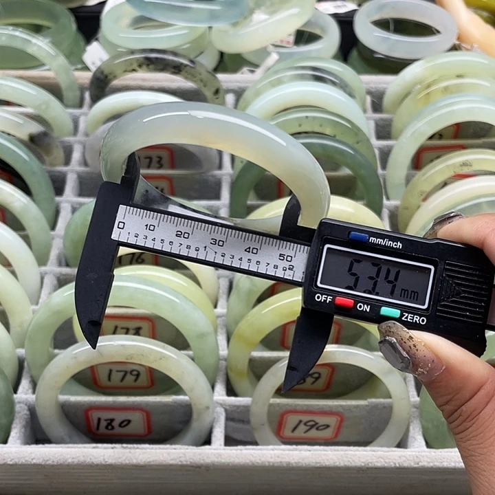 蛇纹石玉未镶嵌手镯174