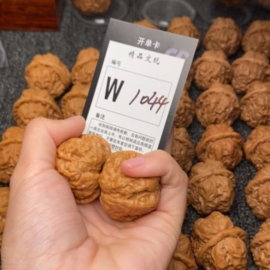 吊坠桃核Z****壹我是第一百37