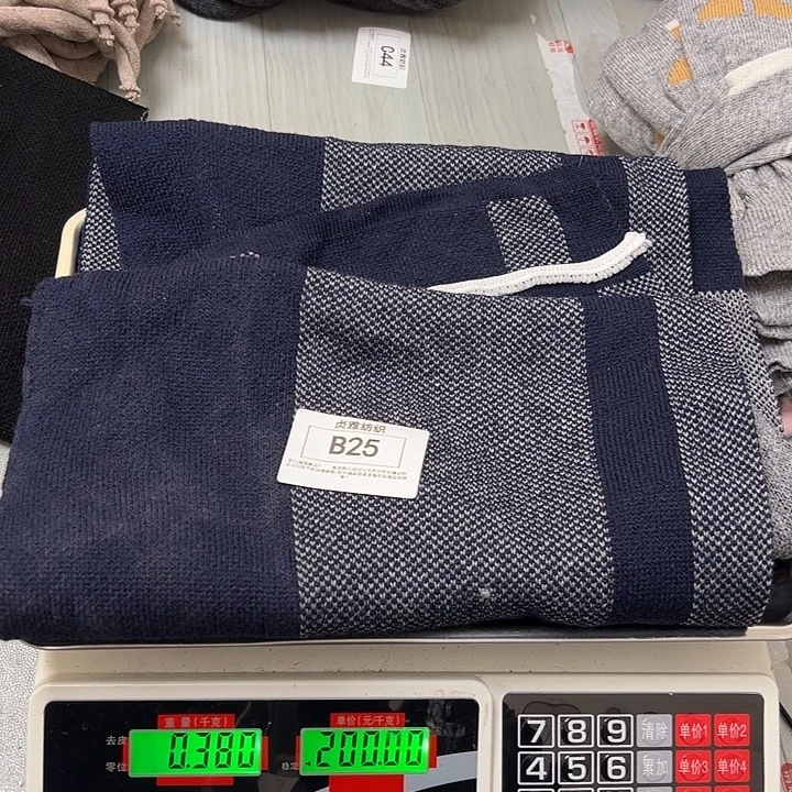 羊绒25au围巾一条