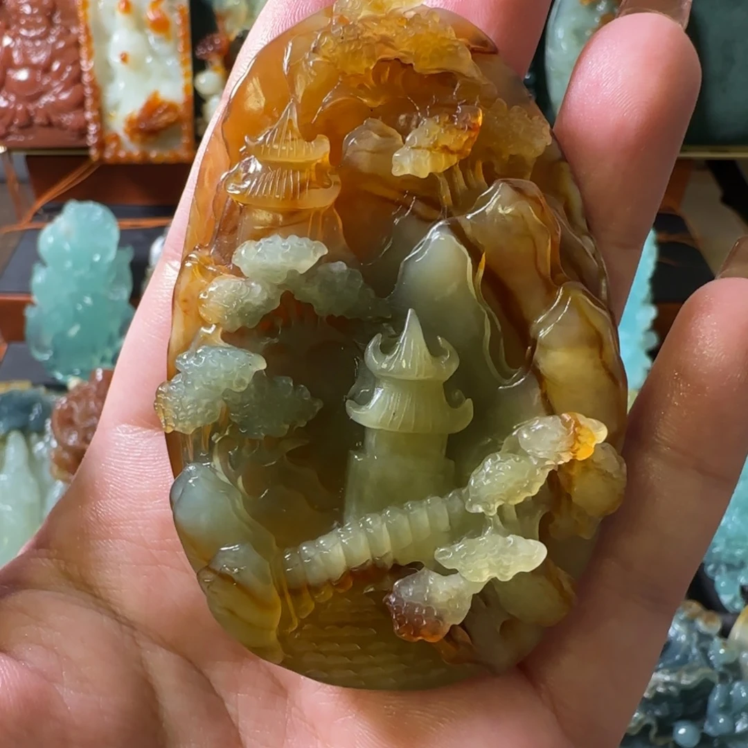 岫玉未镶嵌颈饰山水