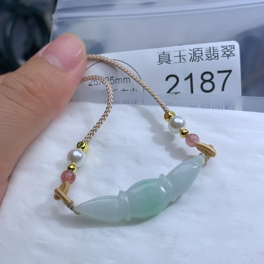 翡翠未镶嵌颈饰2187。