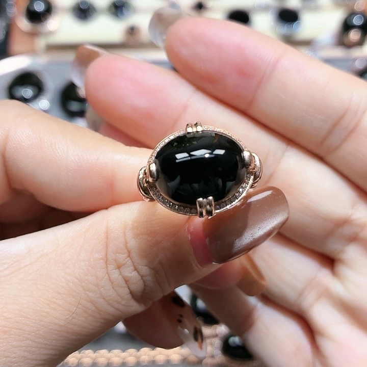 翡翠18K金镶嵌戒指