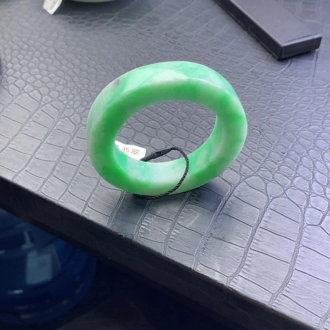 定制翡翠未镶嵌翡翠手镯