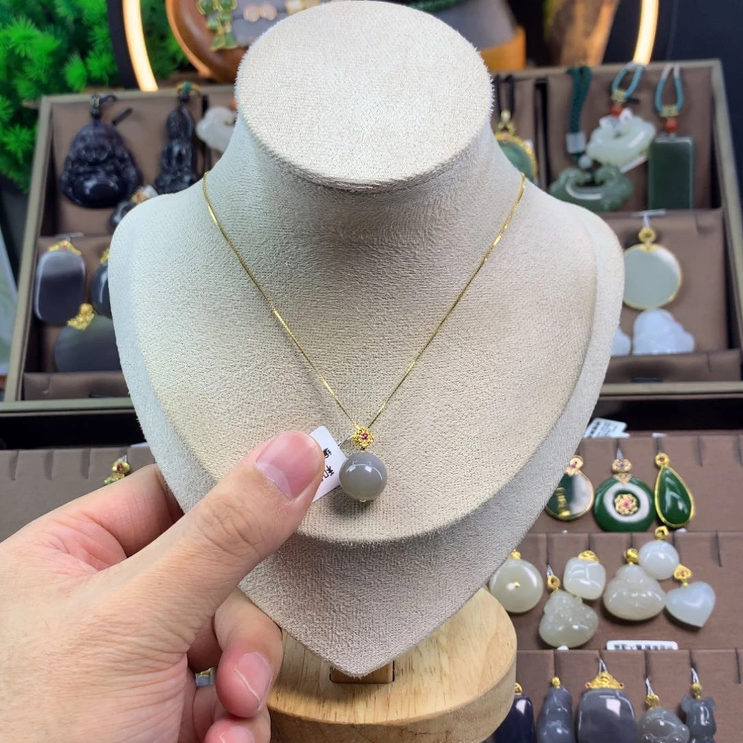 和田玉吊坠18K金镶嵌