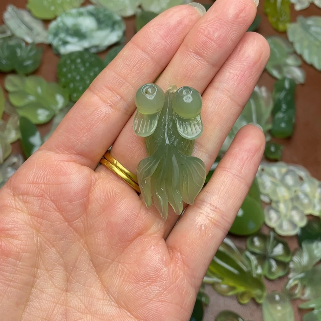 蛇纹石玉合金颈饰