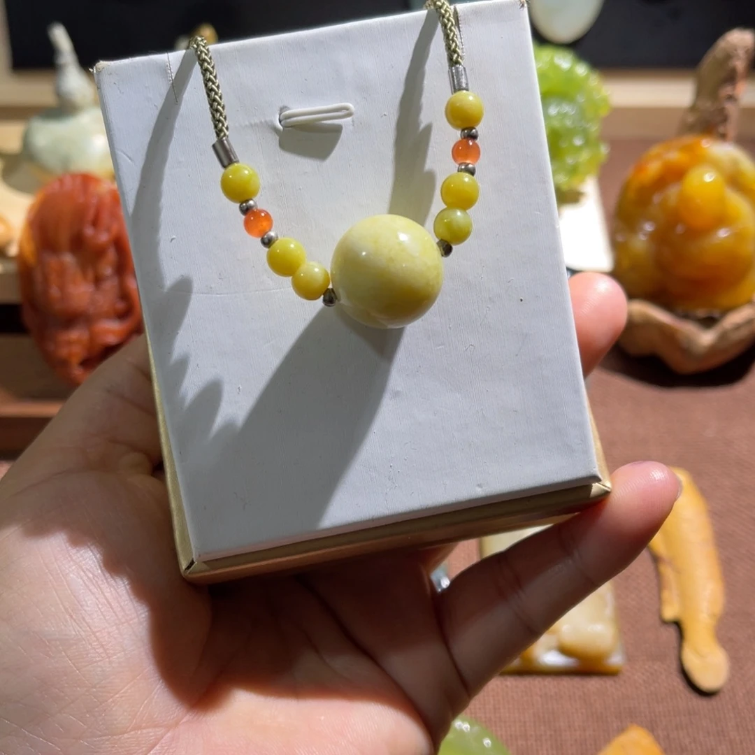 蛇纹石玉未镶嵌颈饰