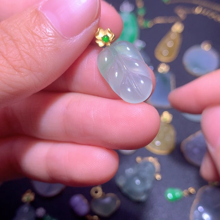 颈饰18K金镶嵌翡翠翡翠