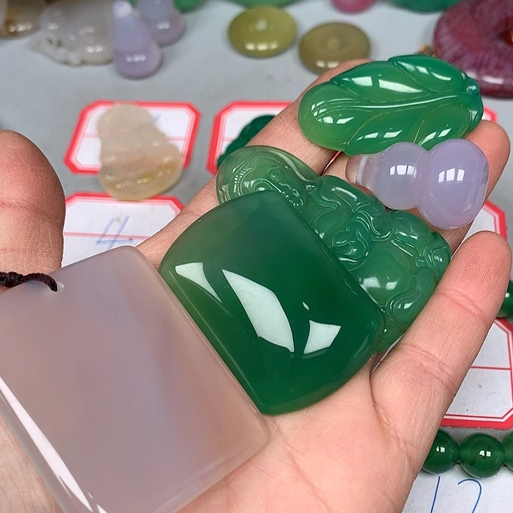花***来玛瑙/玉髓未镶嵌颈饰