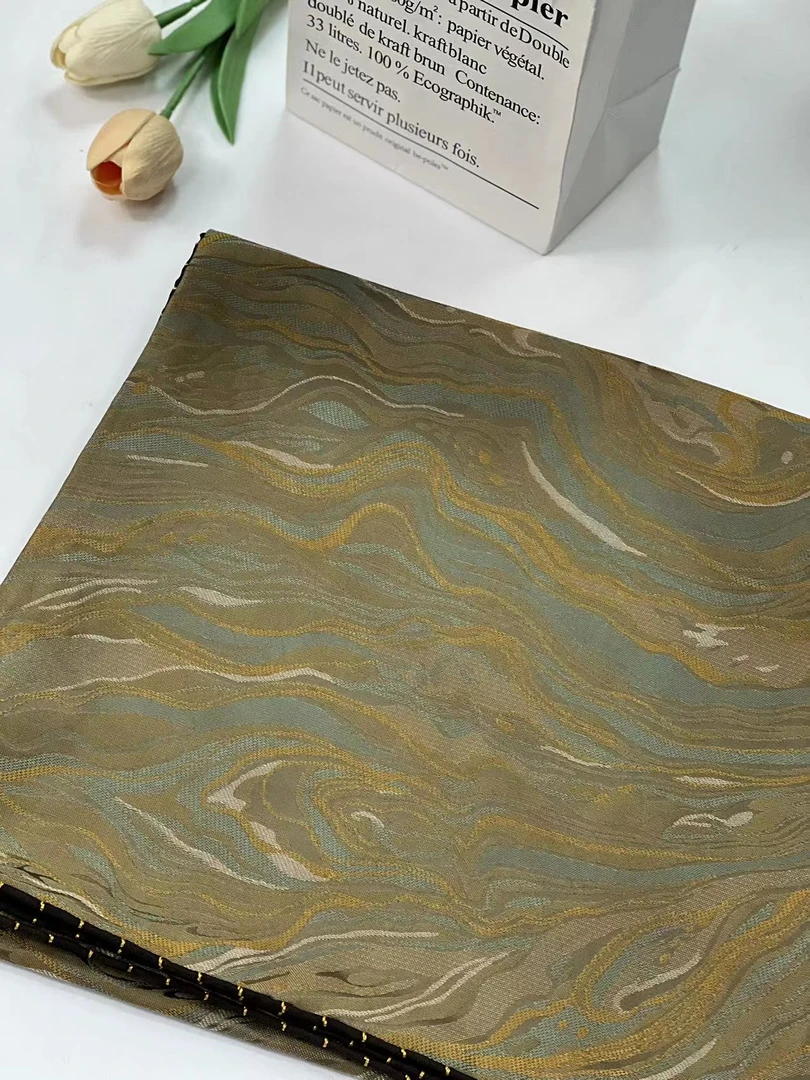 140香云纱方巾-欢瑶  40姆米掐丝宋锦135cm丝巾