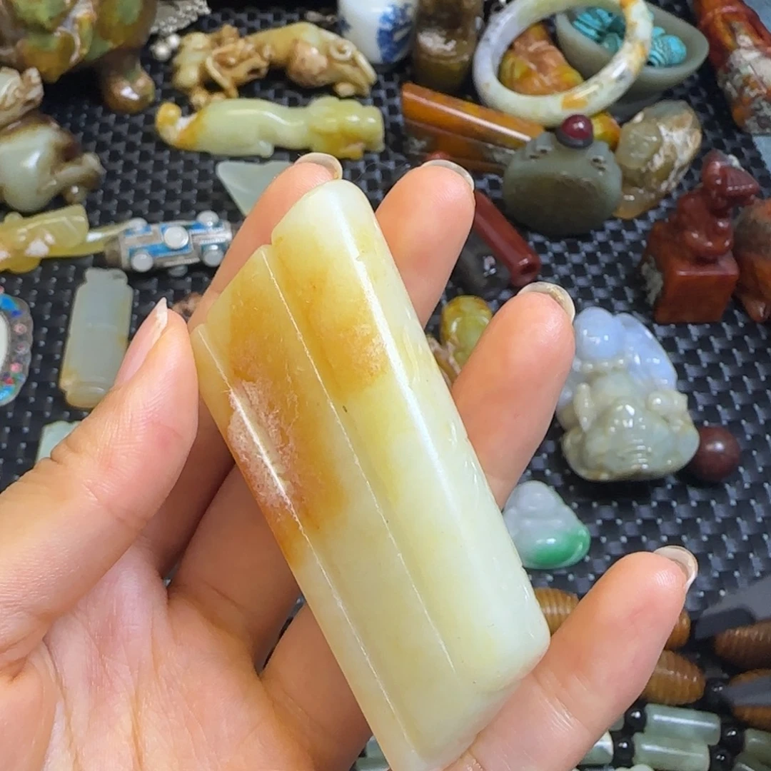 未镶嵌蛇纹石玉颈饰