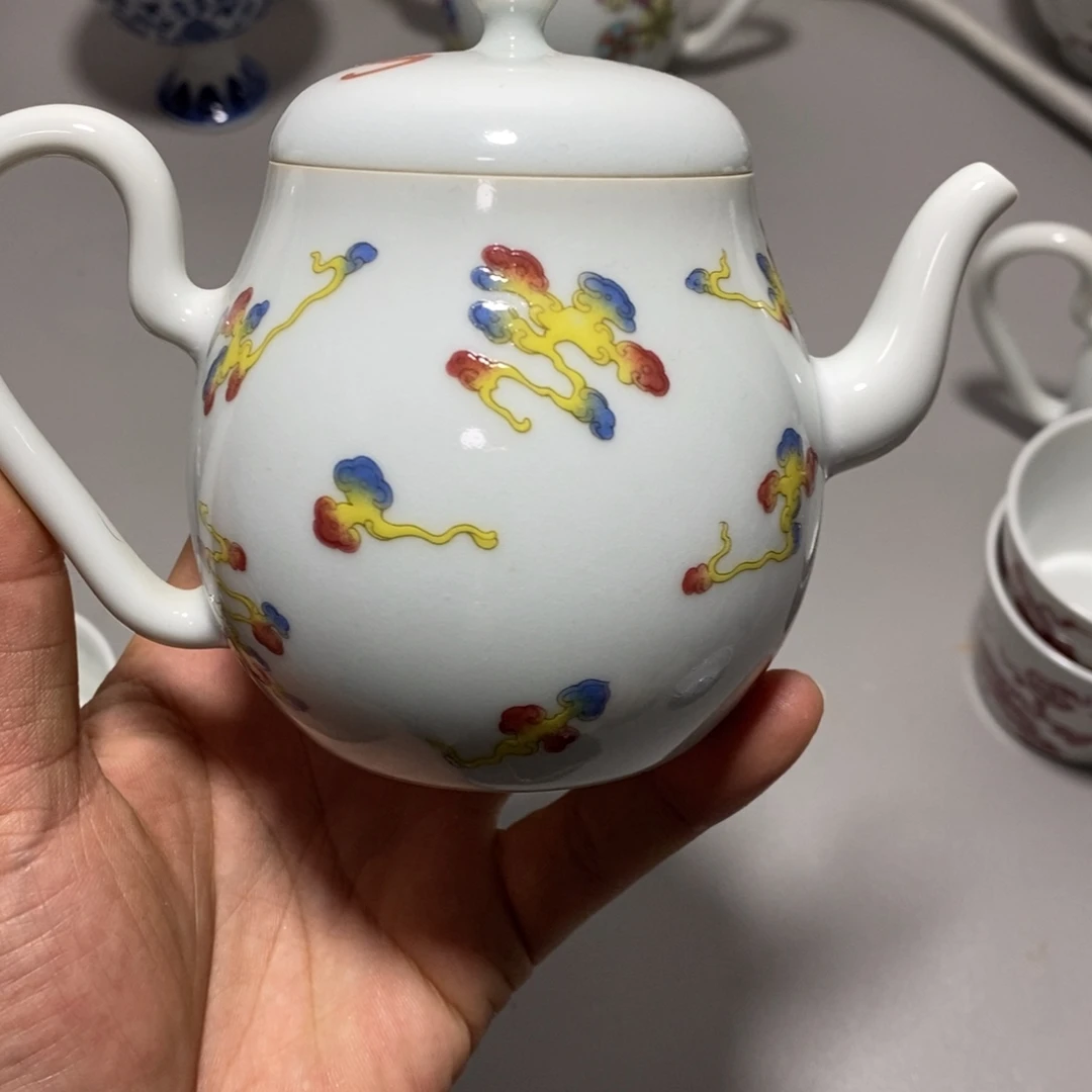 青花手绘陶瓷杯子