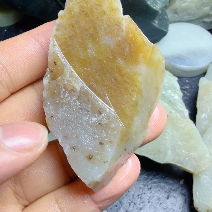 和田玉（糖玉）未镶嵌珠宝奇石