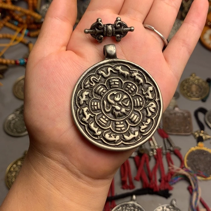 藏饰风格九宫八卦牌