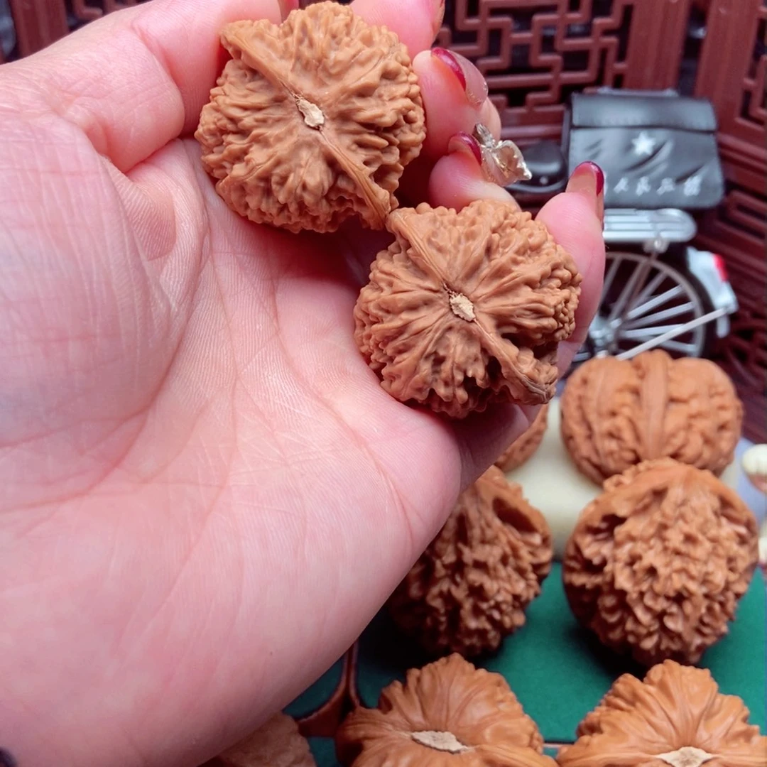 文玩核桃吊坠怎**四满天星39