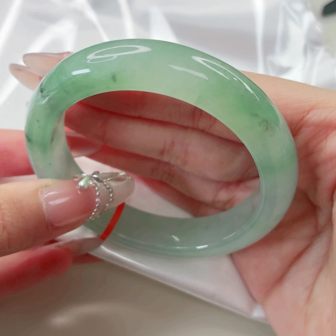 翡翠未镶嵌手镯52.6圈x579