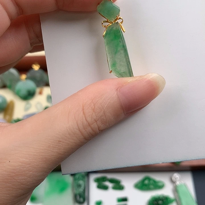 翡翠18K金镶嵌颈饰887534678888