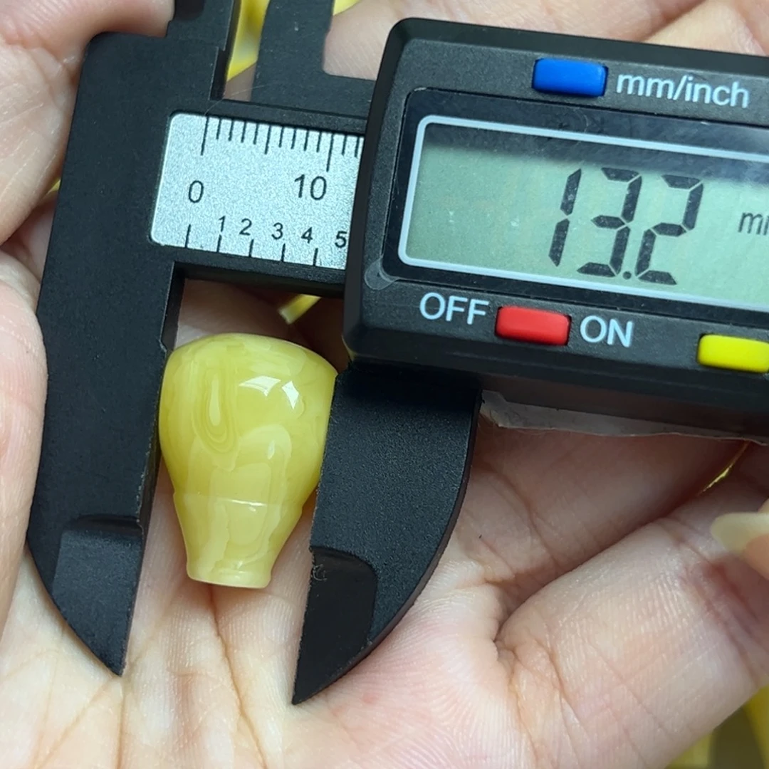 裸石琥珀未镶嵌三通