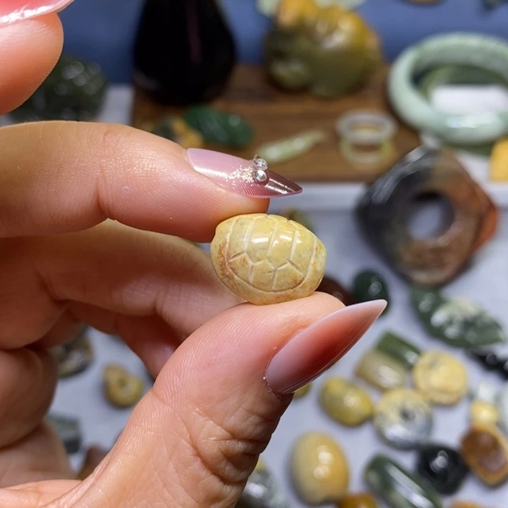 岫岩河磨玉（透闪石质玉）未镶嵌挂件